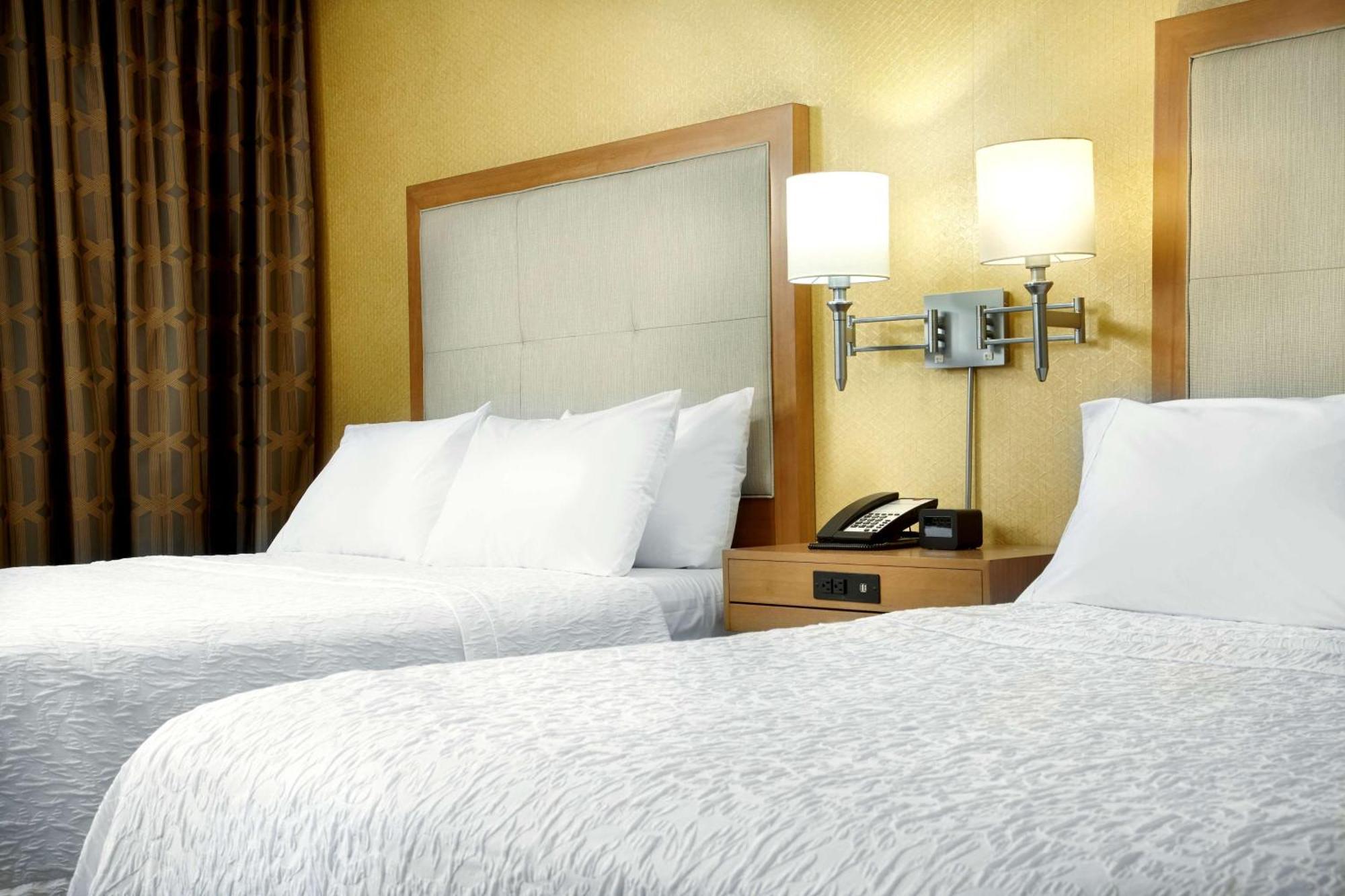Hampton Inn & Suites Pittsburgh Airport South/Settlers Ridge Robinson Township  Exterior photo