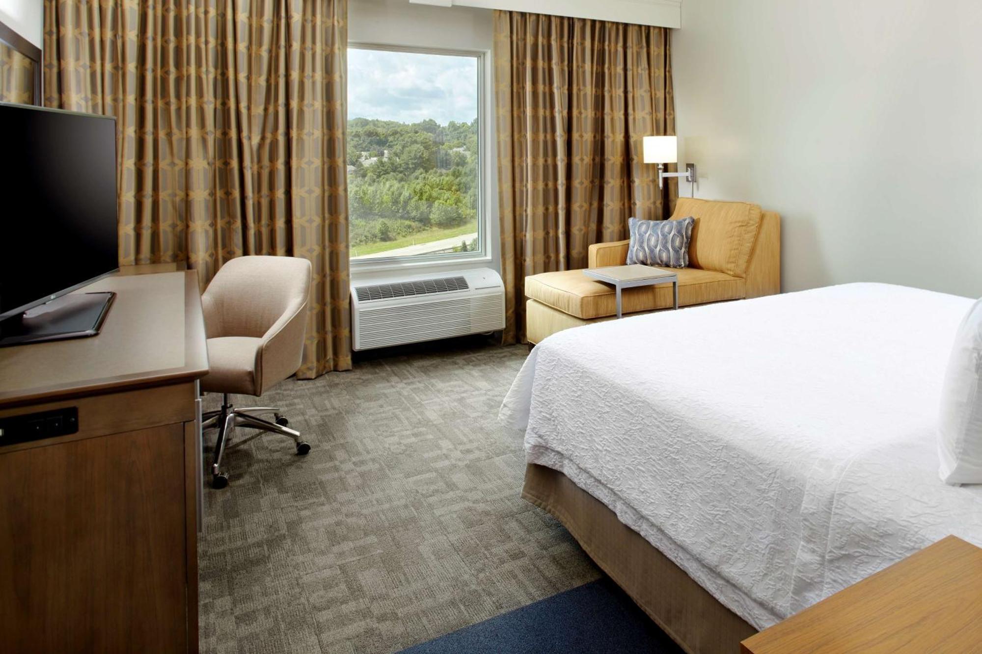 Hampton Inn & Suites Pittsburgh Airport South/Settlers Ridge Robinson Township  Exterior photo