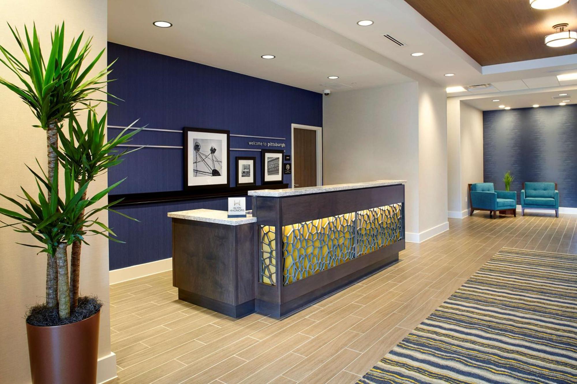 Hampton Inn & Suites Pittsburgh Airport South/Settlers Ridge Robinson Township  Exterior photo